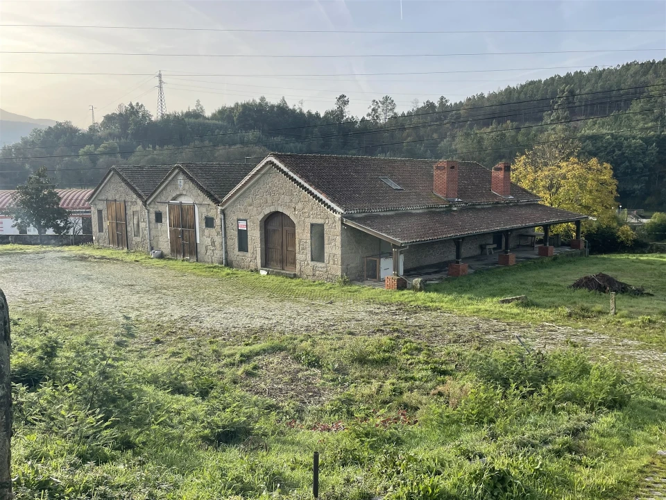 Armazém para Venda em Santa Comba Foto 4