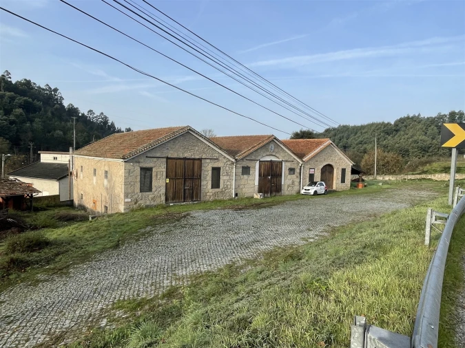 Armazém para Venda em Santa Comba Foto 1