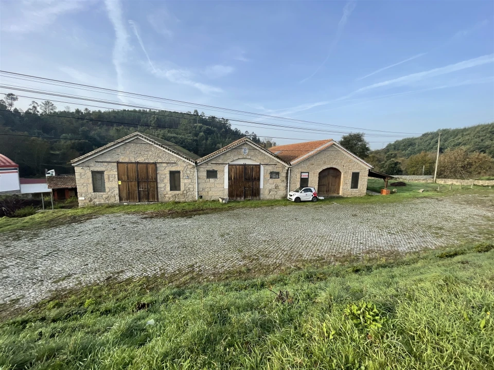 Armazém para Venda em Santa Comba Foto 2