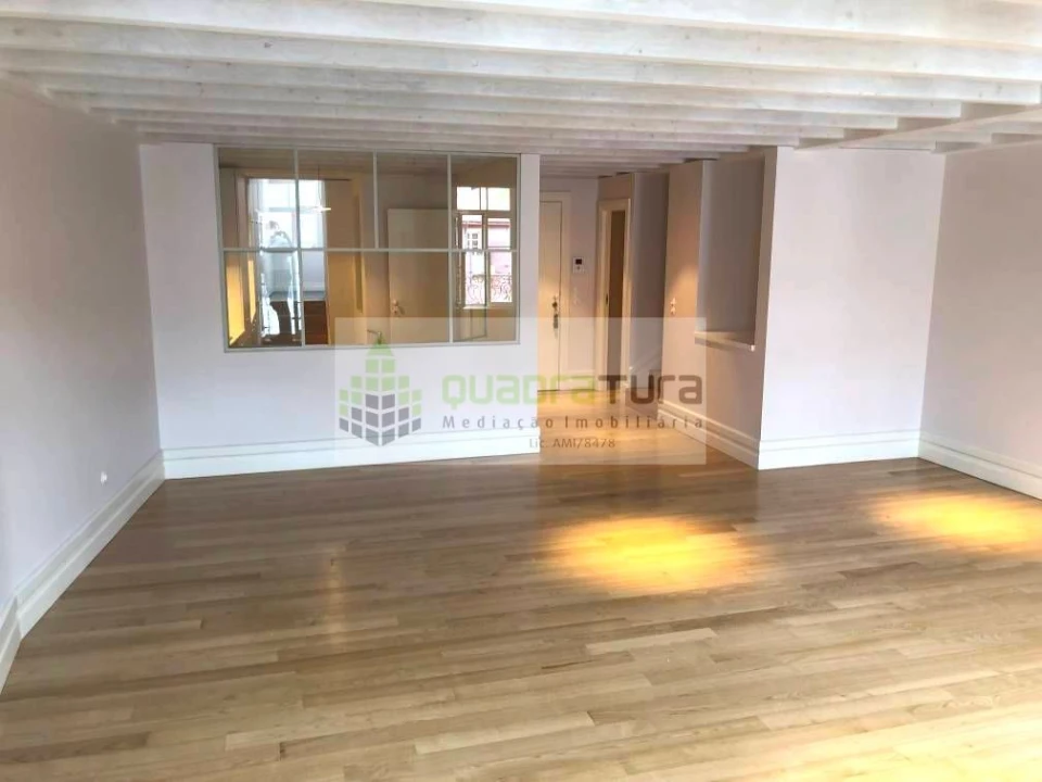 Apartamento T4 para Venda em Cedofeita, Santo Ildefonso, Sé, Miragaia, São Nicolau e Vitória Foto 2