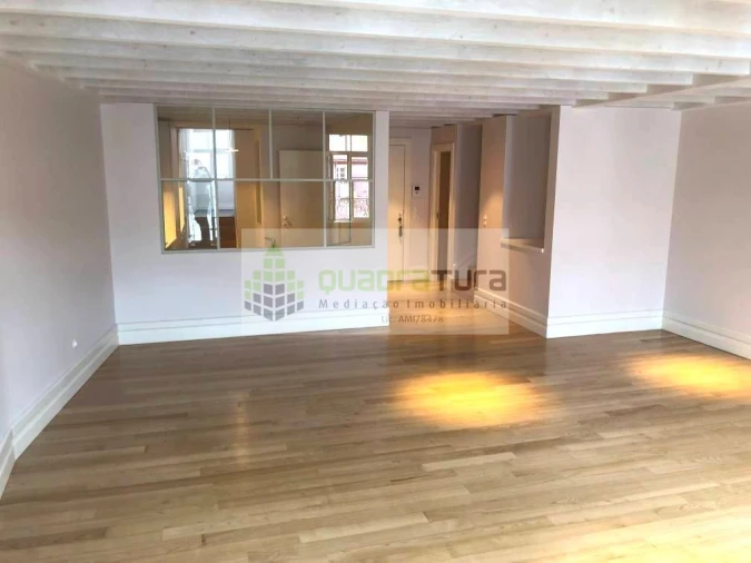 Apartamento T4 para Venda em Cedofeita, Santo Ildefonso, Sé, Miragaia, São Nicolau e Vitória Foto 2