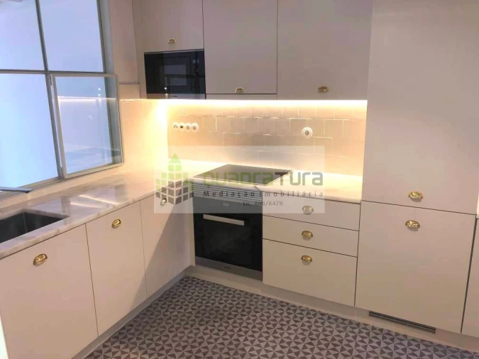 Apartamento T4 para Venda em Cedofeita, Santo Ildefonso, Sé, Miragaia, São Nicolau e Vitória Foto 4