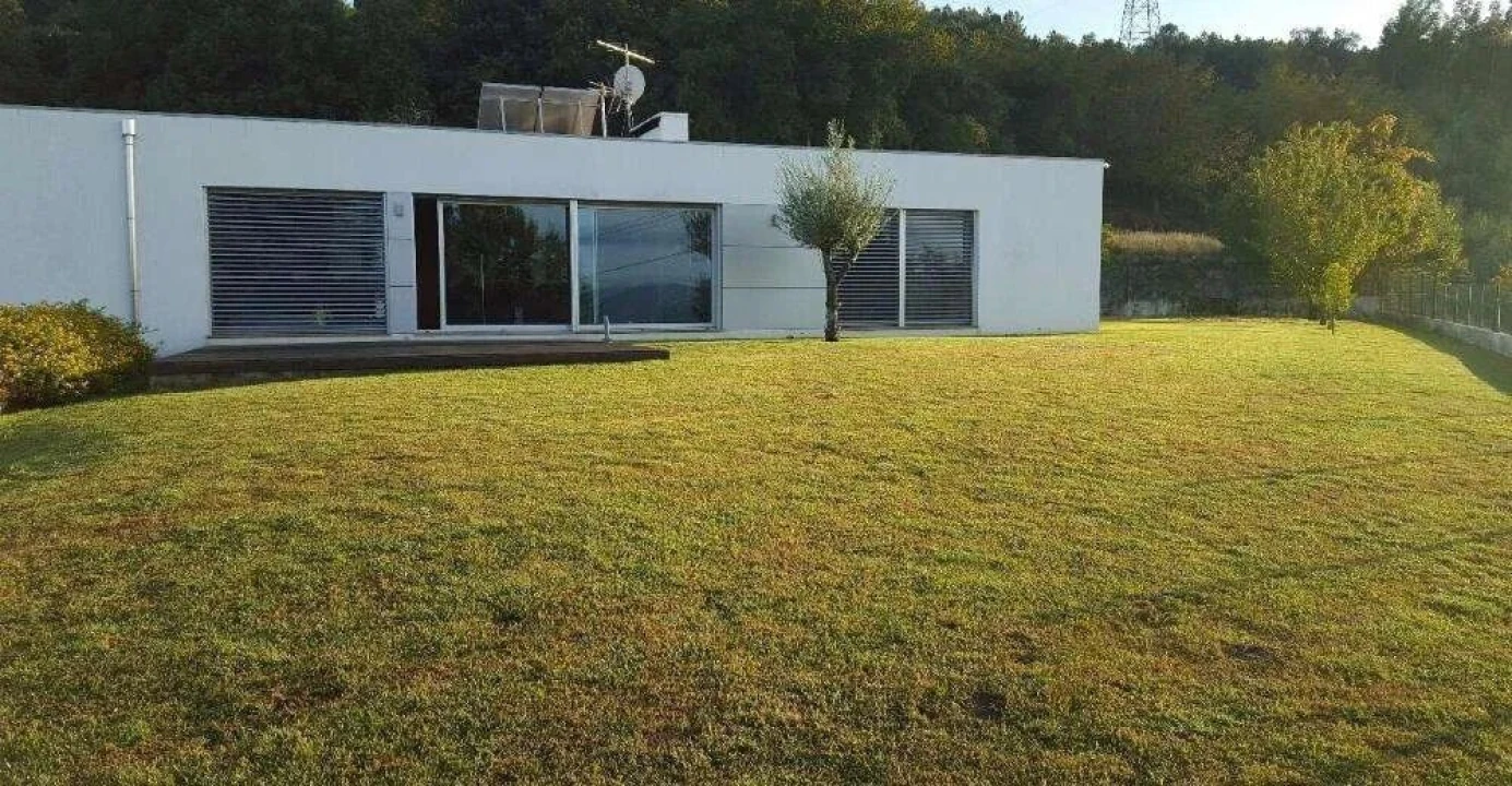 Moradia T3 para Venda em Fonte Arcada e Oliveira Foto 2