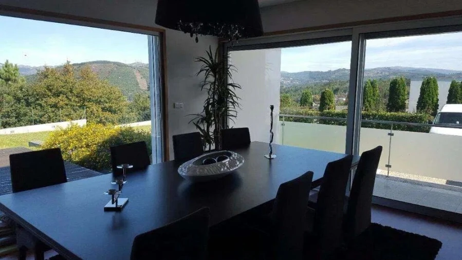 Moradia T3 para Venda em Fonte Arcada e Oliveira Foto 6