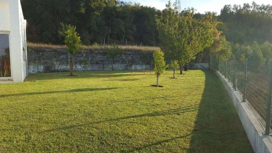 Moradia T3 para Venda em Fonte Arcada e Oliveira Foto 8