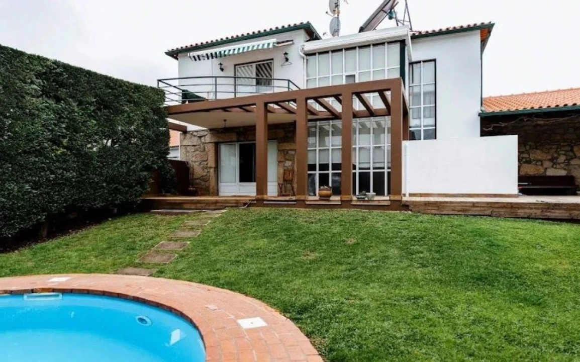 Moradia T4 para Venda em Vitorino das Donas Foto 2