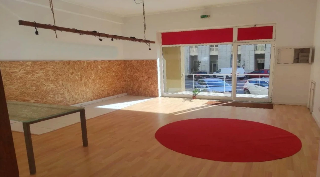 Negócio para Venda em Mesão Frio Foto 1