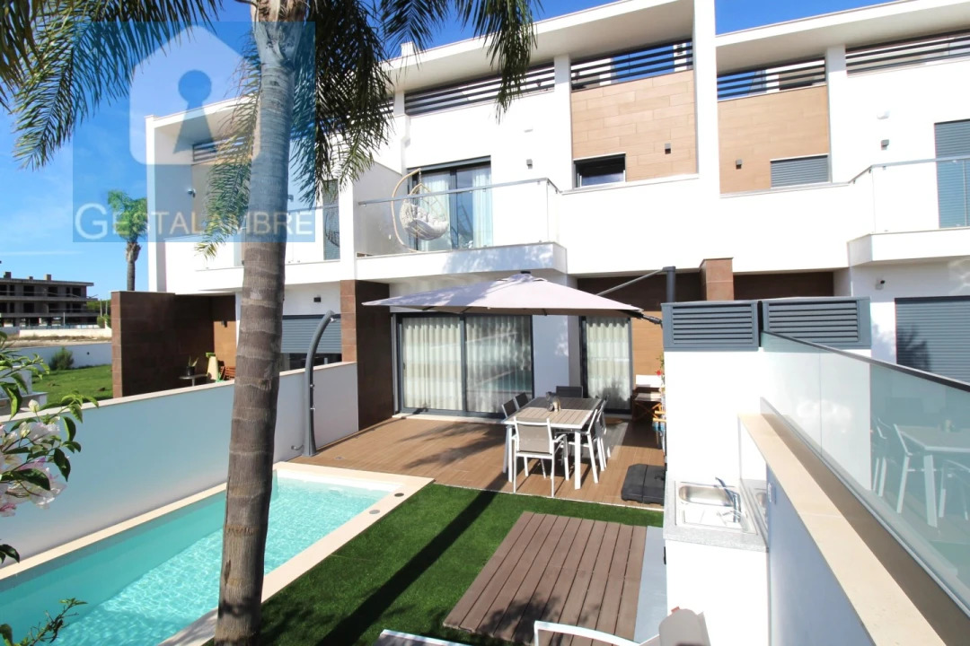 Moradia T4 para Venda em Ferreiras Foto 1