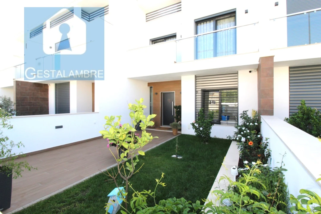 Moradia T4 para Venda em Ferreiras Foto 6