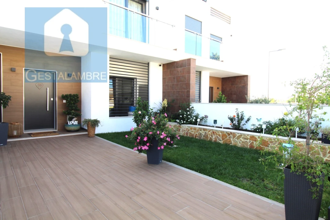 Moradia T4 para Venda em Ferreiras Foto 13