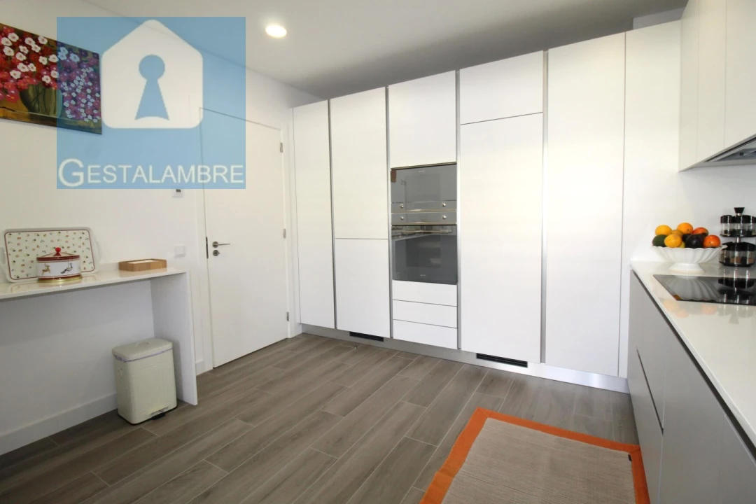 Moradia T4 para Venda em Ferreiras Foto 16