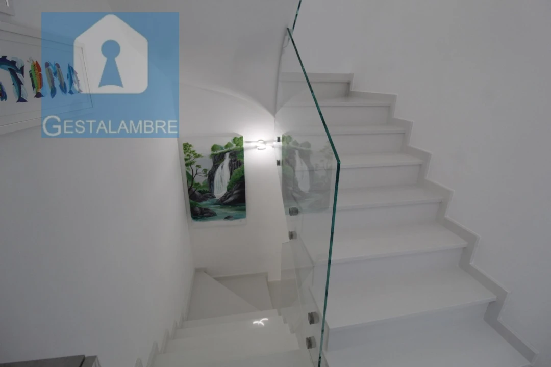 Moradia T4 para Venda em Ferreiras Foto 8