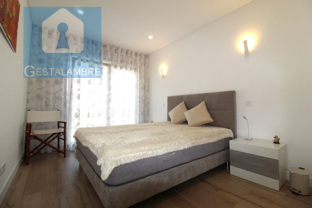 Moradia T4 para Venda em Ferreiras Foto 30