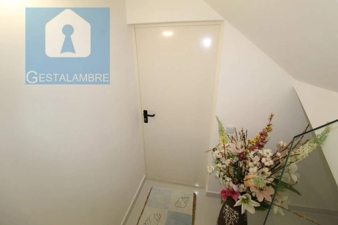 Moradia T4 para Venda em Ferreiras Foto 36