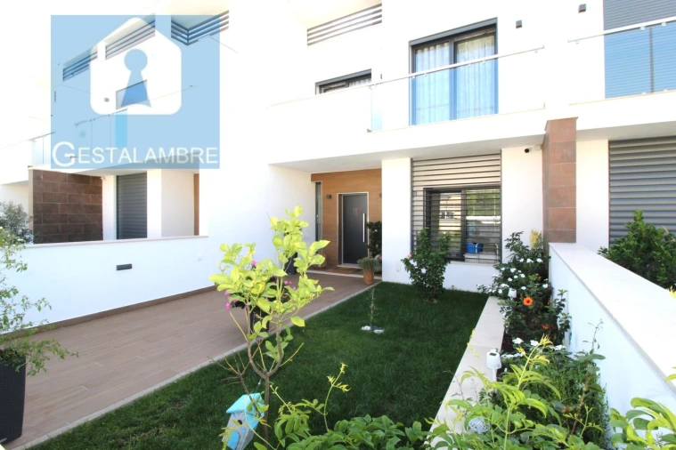 Moradia T4 para Venda em Ferreiras Foto 6