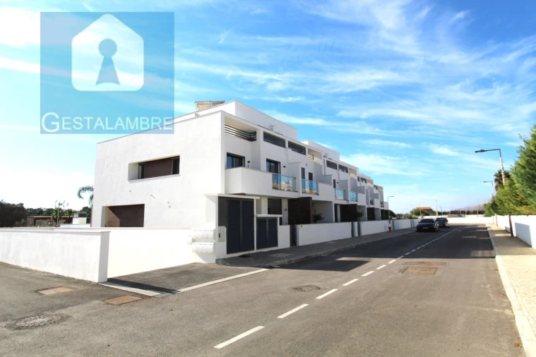 Moradia T4 para Venda em Ferreiras Foto 11