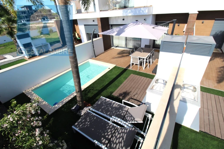 Moradia T4 para Venda em Ferreiras Foto 15