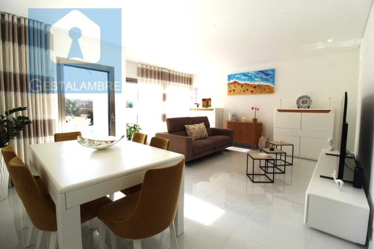 Moradia T4 para Venda em Ferreiras Foto 7