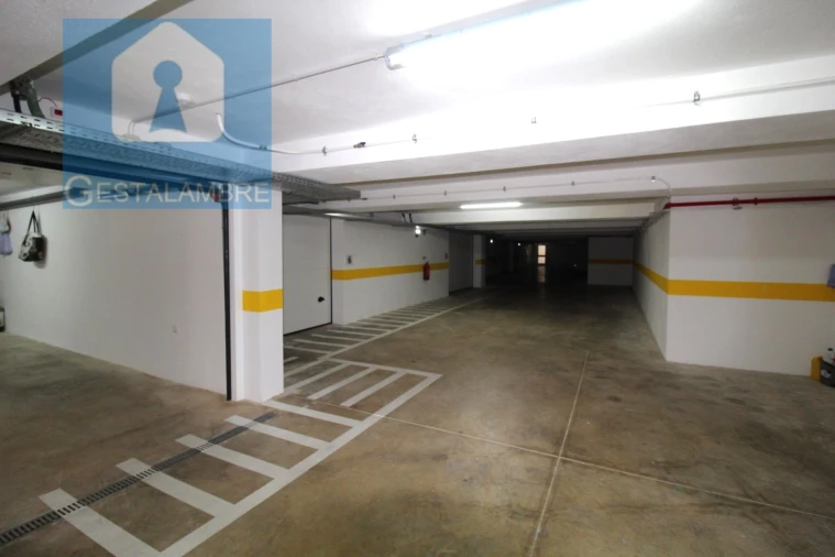 Moradia T4 para Venda em Ferreiras Foto 40