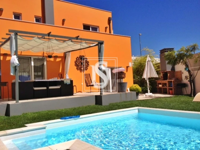 Moradia T4 para Venda em Santo Andre Foto 1