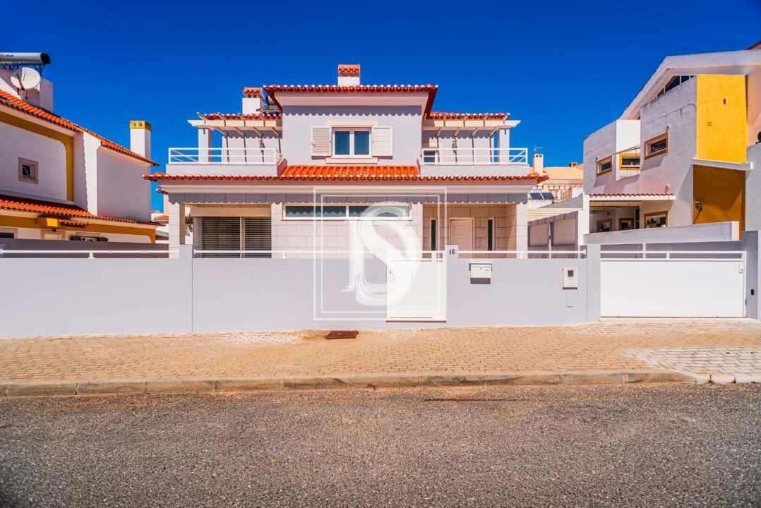 Moradia T4 para Venda em Santo Andre Foto 1