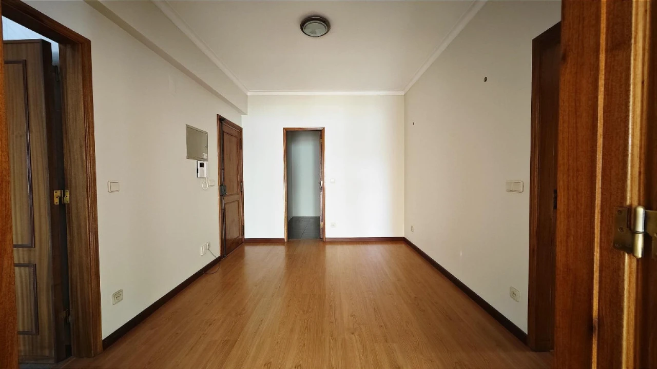 Apartamento T4 para Venda em Santo Antonio dos Olivais Foto 2