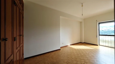Apartamento T4 para Venda em Santo Antonio dos Olivais
