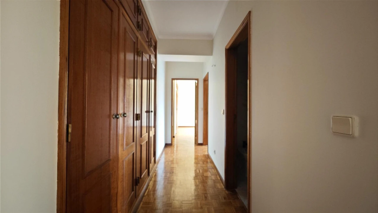 Apartamento T4 para Venda em Santo Antonio dos Olivais Foto 5