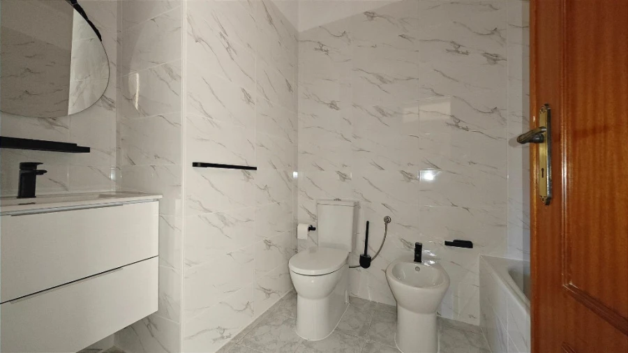 Apartamento T4 para Venda em Santo Antonio dos Olivais Foto 8