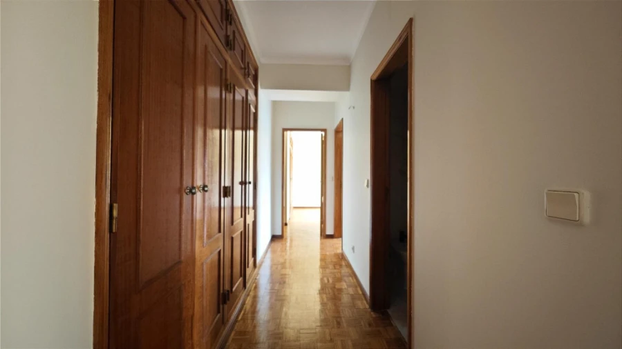 Apartamento T4 para Venda em Santo Antonio dos Olivais Foto 5