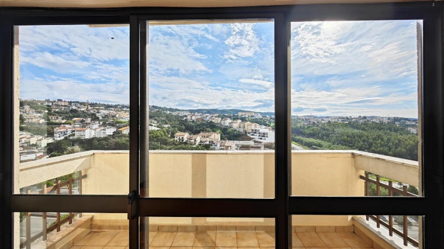 Apartamento T4 para Venda em Santo Antonio dos Olivais Foto 11