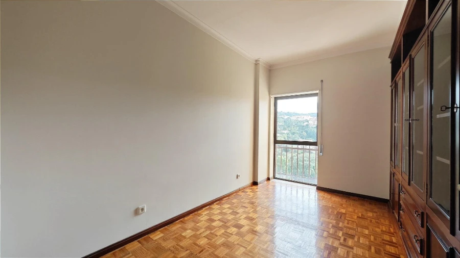 Apartamento T4 para Venda em Santo Antonio dos Olivais Foto 9