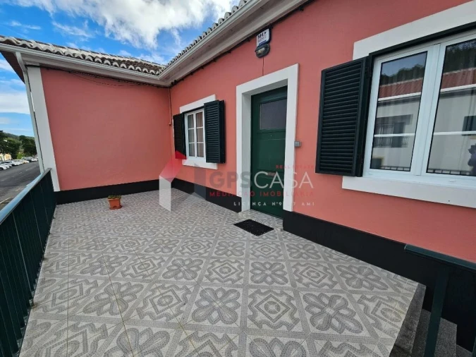 Moradia T3 para Venda em Praia da Vitoria (Santa Cruz) Foto 1