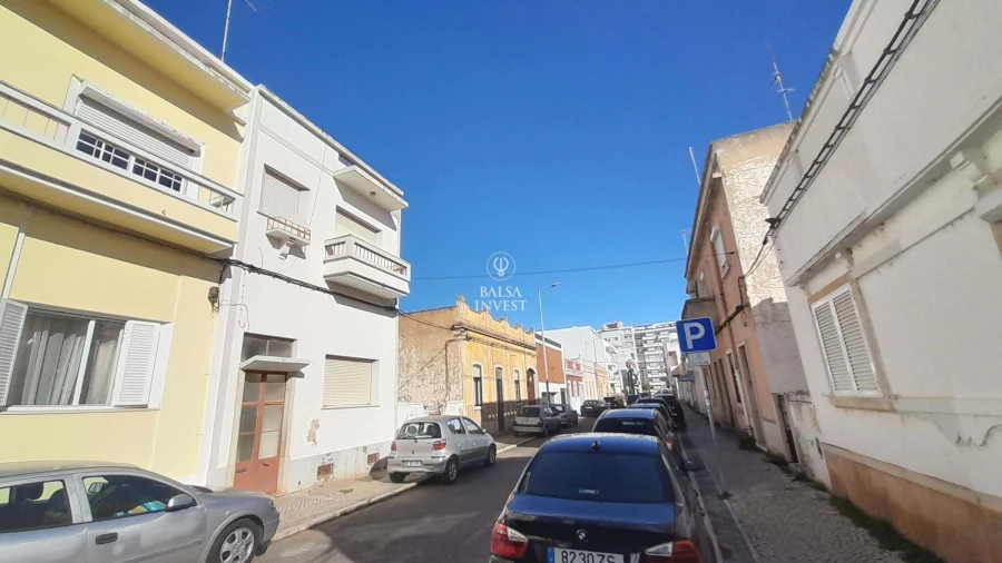 Moradia T6 para Venda em Faro (Sé e São Pedro) Foto 2