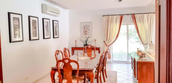 Moradia T7 para Venda em Quarteira