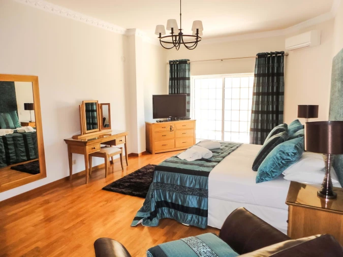 Moradia T8 para Venda em Almancil Foto 3