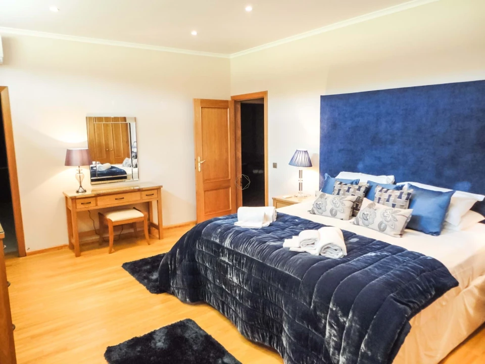 Moradia T8 para Venda em Almancil Foto 11