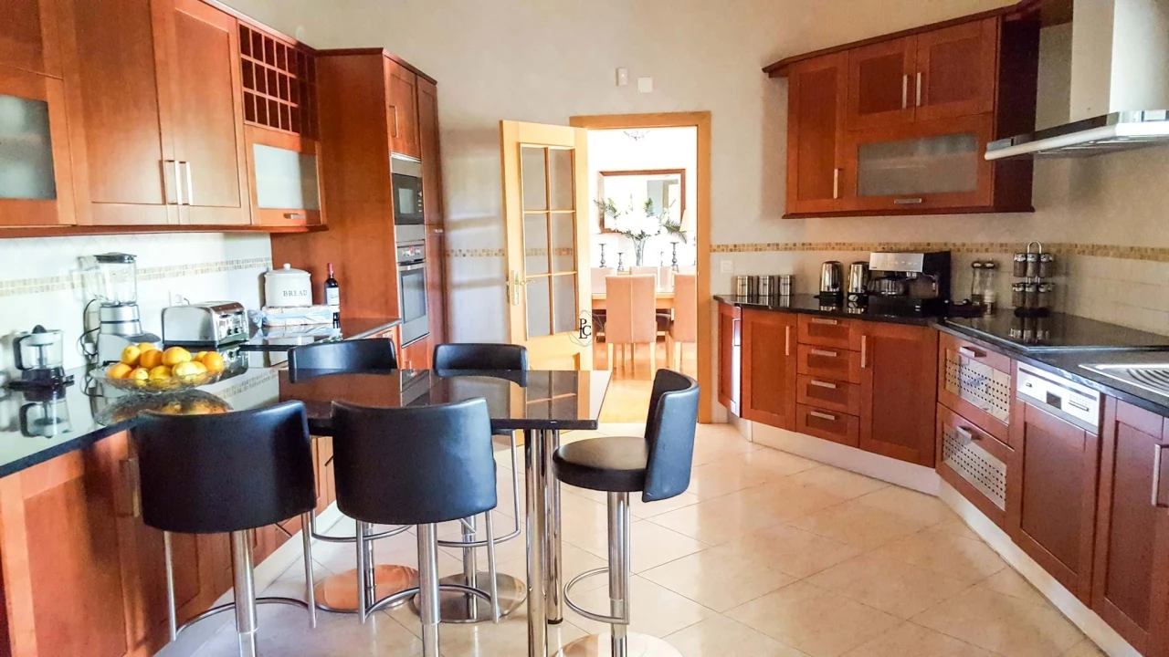 Moradia T8 para Venda em Almancil Foto 9