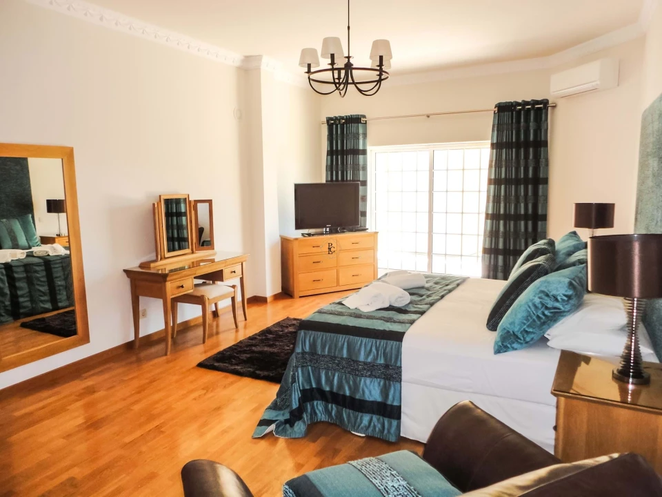 Moradia T8 para Venda em Almancil Foto 3