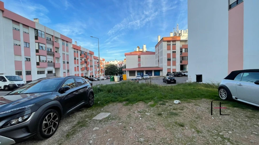 Terreno para Venda em Queluz e Belas