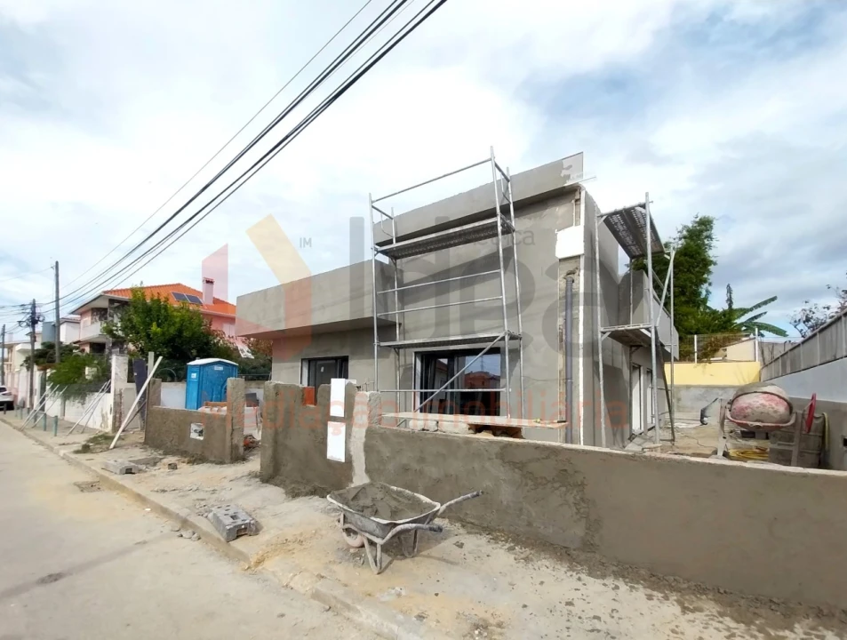 Moradia T3 para Venda em Amora Foto 3