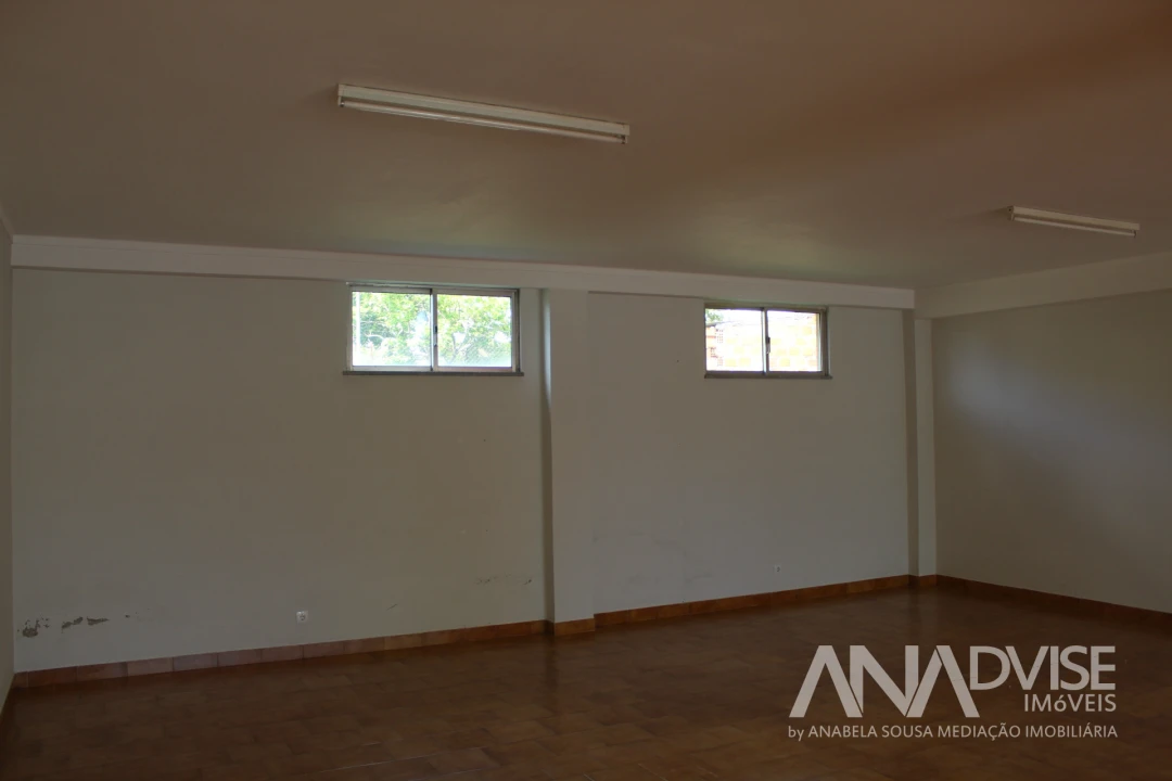 Loja para Arrendamento em Viseu Foto 4