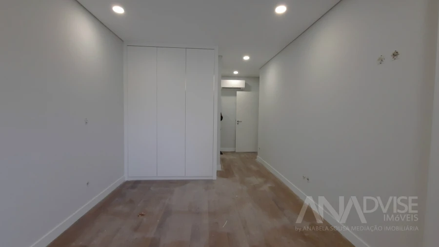 Apartamento T4 para Venda em Viseu Foto 9
