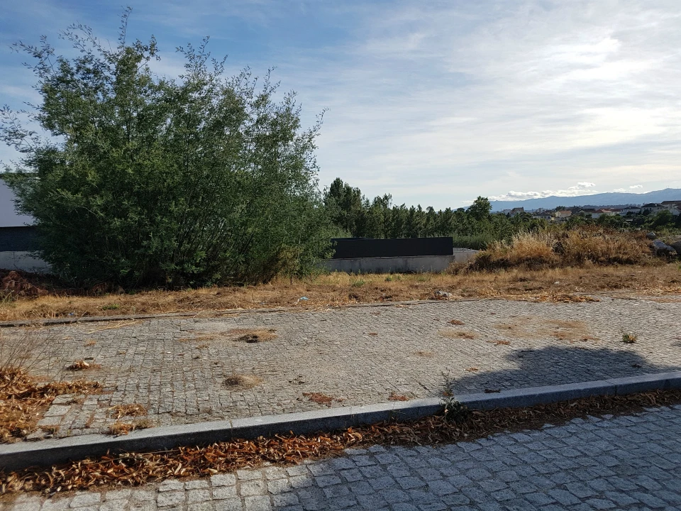 Terreno para Venda em Orgens Foto 1