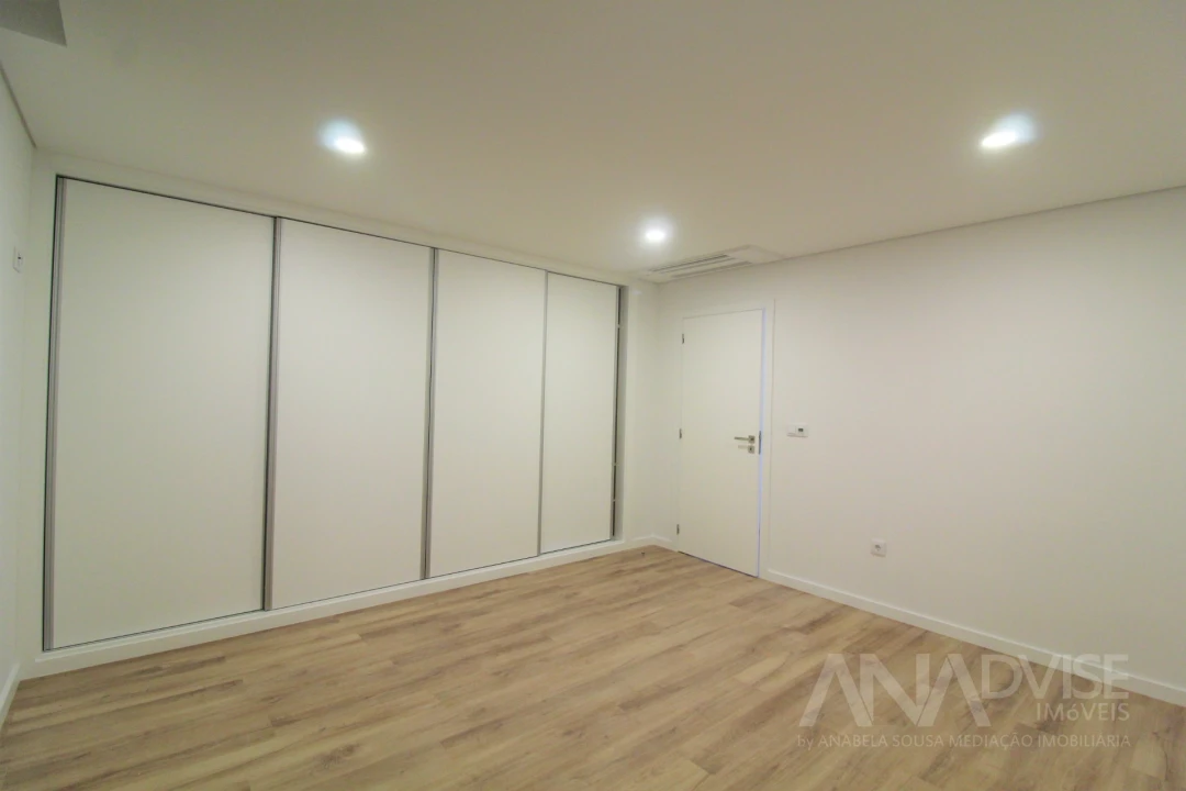 Apartamento T8 para Venda em Viseu Foto 7