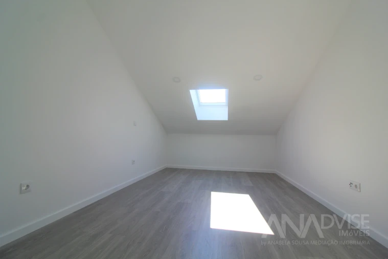 Apartamento T8 para Venda em Viseu Foto 25
