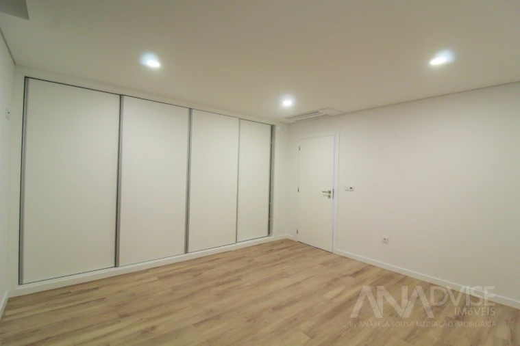 Apartamento T8 para Venda em Viseu Foto 7