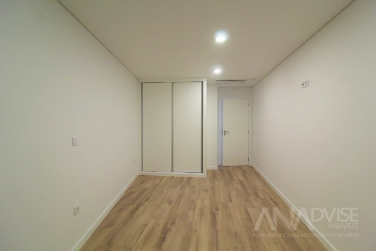 Apartamento T8 para Venda em Viseu Foto 11