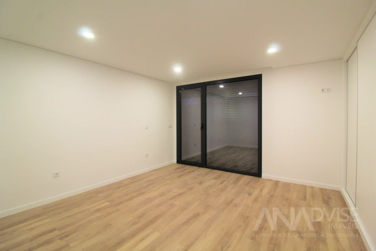 Apartamento T8 para Venda em Viseu Foto 8