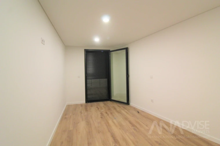 Apartamento T8 para Venda em Viseu Foto 12